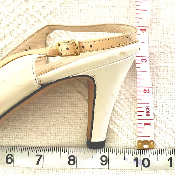 Salvatore Ferragamo Two Tone Cream Slingback Pumps Vintage Style Size 9 - Picture 8 of 9